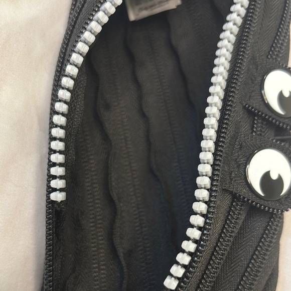 Playful little Face Clutch or Pencil Case with Zipper Design by Zipit - Picture 3 of 6